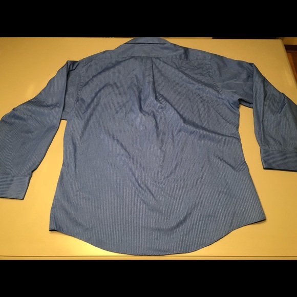Van Heusen Dress shirt - Picture 2 of 4